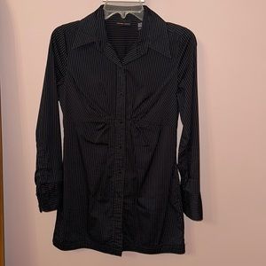 New York & Company Stretch Long Sleeve Button shirt